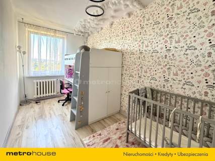 Ładne mieszkanie z balkonem w niskim bloku z klimą