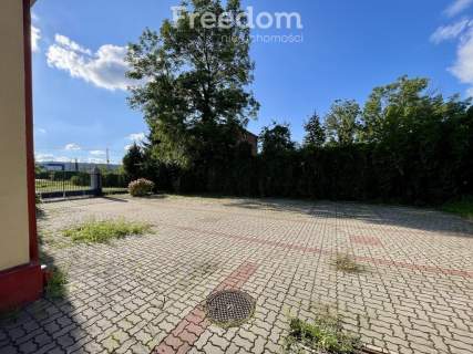 Kompleks usługowy 987 m Działka 3211 m Łęczyca