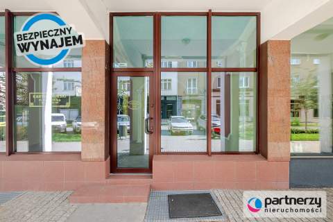 Lokal 60 m2, duże witryny, centrum Gdyni