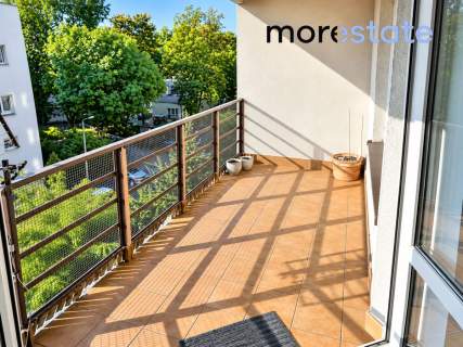 3 osobne pokoje z dużym balkonem i garderobą 70 m2