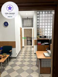 Kameralny lokal przy ruchliwej ulicy