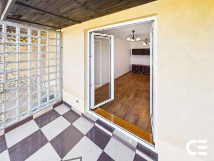 48,16 m 2. i ostatnie piętro osobna kuchnia balkon około 6 m...