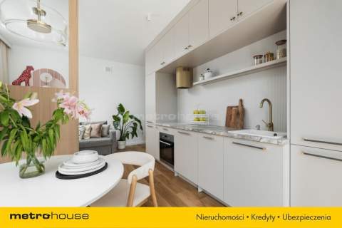 Pierwszy najem blisko Metra, balkon i niski czynsz