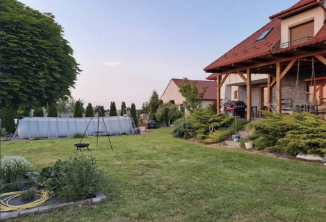 Dom z ogrodem, oczkiem wodnym, bez sąsiadów