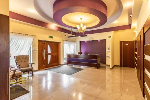 Hotel z restauracją 1500 m - duża działka 4400 m
