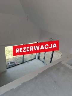 Nowy dom parterowy z antresolą.