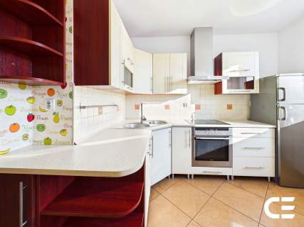 48,16 m 2. i ostatnie piętro osobna kuchnia balkon około 6 m...