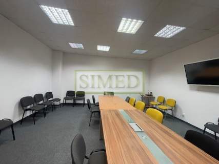Ochrona , monitoring, parking,dostep24h. Niska cena ,dobry standard...