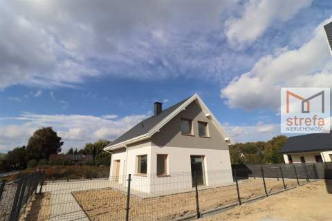 Dom Nr 6 Wolnostojący z garażem w bryle 