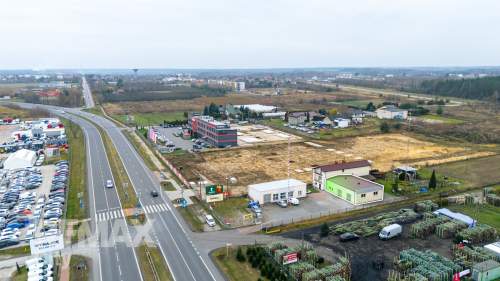 Lokal przy trasie E7 z parkingiem i biurem