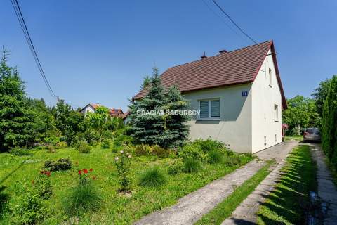 Dom z dużą działką budowlaną. Rzozów 71 arów.