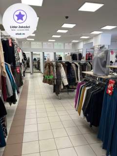 Przestronny lokal przy ruchliwej ulicy, metro