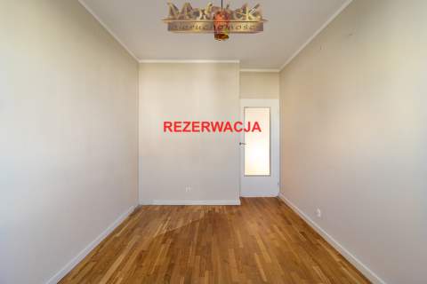 Dwa pokoje na Kabatach z oddzielną kuchnią