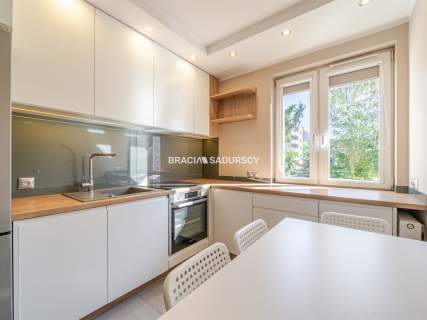 2 POKOJE 52 m BALKON OSOBNA KUCHNIA