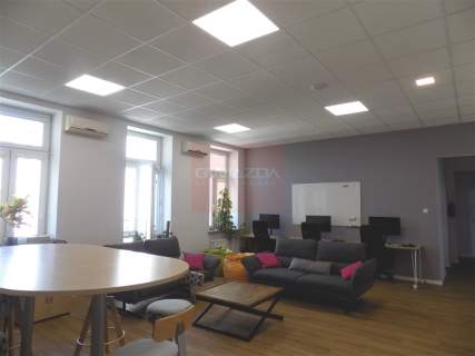 Nieruchomość komercyjna do wynajęcia, 136 m2, Warszawa