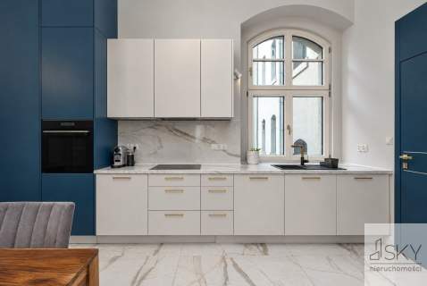 Apartament w nagrodzonej kamienicy Witolda 3840 Garaż