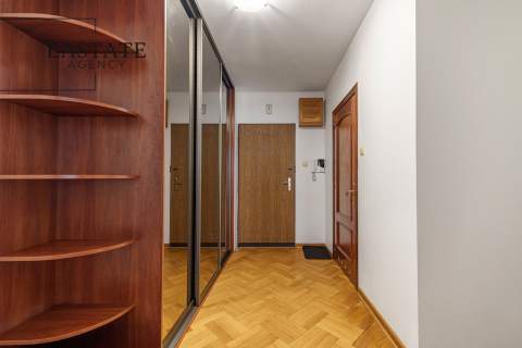 102 m , 4 pokoje, loggia, garaż, dwie łazienki