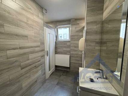 Biuro przy metrze od zaraz 210 m2.