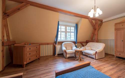 Dworek / dwa budynki z parkiem / hotel sale