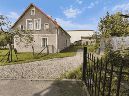 REZERWACJA z ogródkiem i garażem nad jeziorem