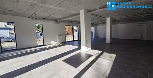 Lokal na parterze 161 m2, do własnej aranżacji, duże przeszklenia