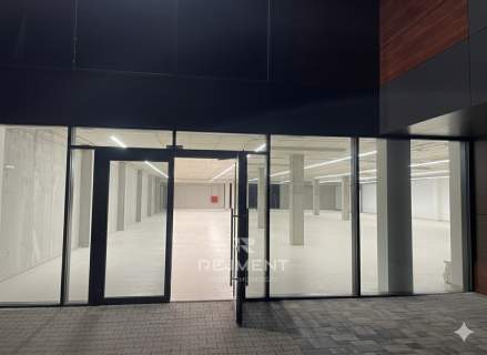 Obiekt handl.-uslugow. w Centrum Handlowym 2000m2