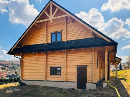 Drewniany dom blisko uzdrowiska