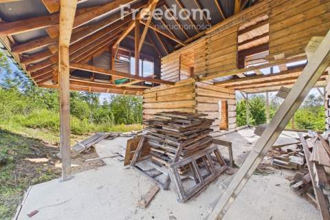 Drewniany dom z widokiem na Tatry