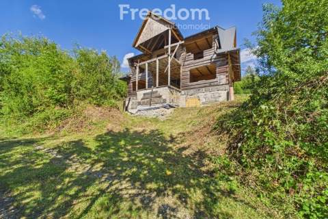 Drewniany dom z widokiem na Tatry