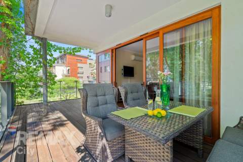 Apartament z dużym tarasem nad Zegrzem