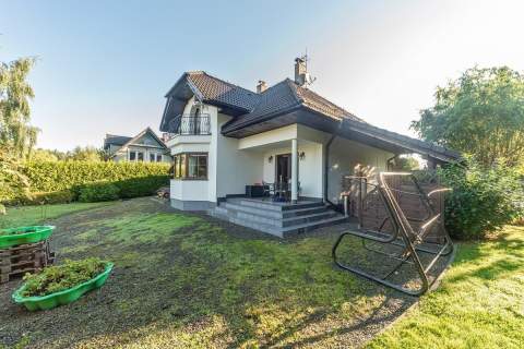 Elegancki dom z dużą działką 2648 m Pisarzowice