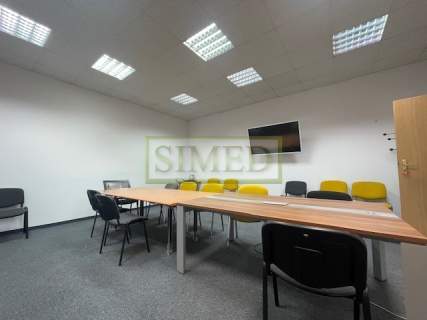 Ochrona , monitoring, parking,dostep24h. Niska cena ,dobry standard...