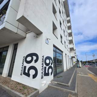 190M2 lokal do wynajęcia, parking, witryny
