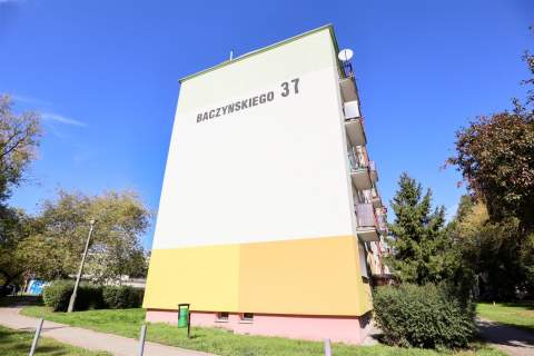 Tramwaj, sklepy, parking   wszystko tuż obok