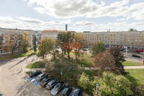 2 pokoje z osobą kuchnią i balkonem w centrum