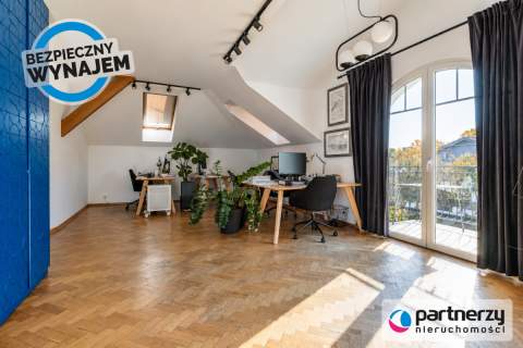 135m2 3 miejsca parkingowe, klimatyzacja,2 balkony