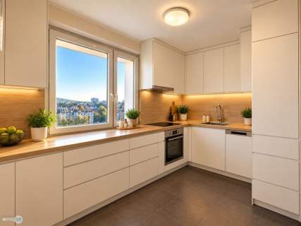 3- pokojowe mieszkanie w centrum z balkonem.