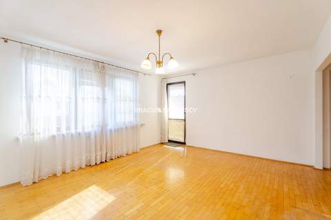 Mieszkanie do remontu 5 pok Balkon