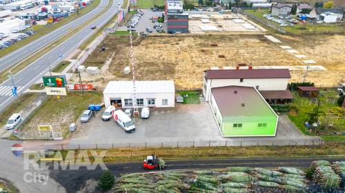 Lokal przy trasie E7 z parkingiem i biurem