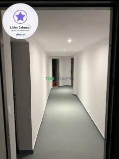 Dwupoziomowy lokal na Woli, duży ruch