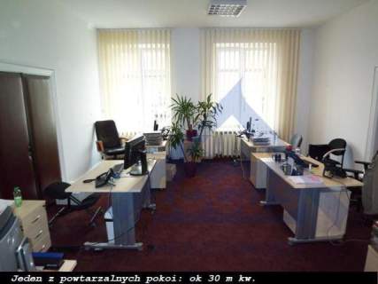 Śródmieście, biuro przy stacji metra