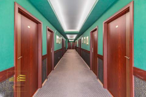 Hotel z restauracją 1500 m - duża działka 4400 m