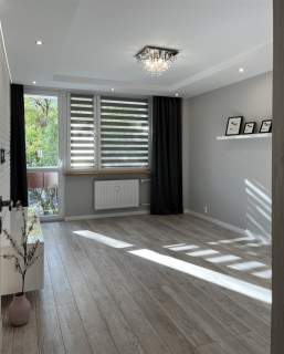 2 piętro ul. Starzyńskiego balkon dwustronne