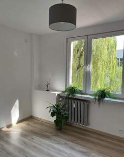 61 m 3 pokoje balkon po remoncie