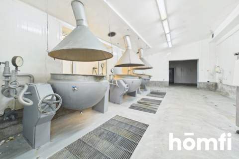 Kompleks komercyjny 5188m2 z halami i magazynami