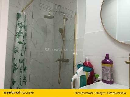 Trzy pokojowy lokal przerobiony z jednopokojowego.