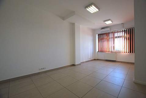 Lokal w nowoczesnym budynku w ścisłym centrum