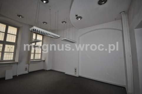 Lokal gastronomiczny z witrynami w centrum
