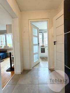 30 m2, osobna kuchnia, balkon, 1 piętro
