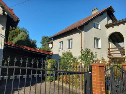 solidny dom z 3 mieszkaniami w centrum Rumi w spokojnej lokalizacji